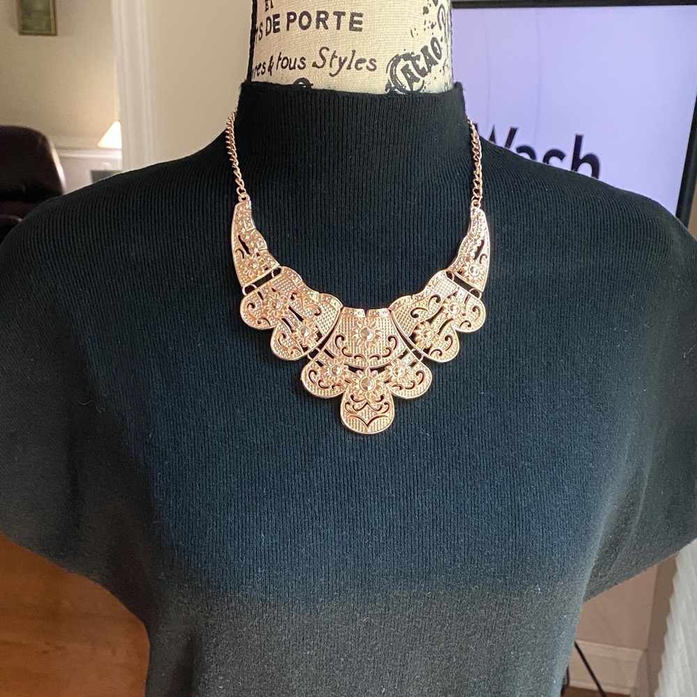 Paparazzi Rose Gold Filigree Necklace Make a 5-pc bundle for best price!